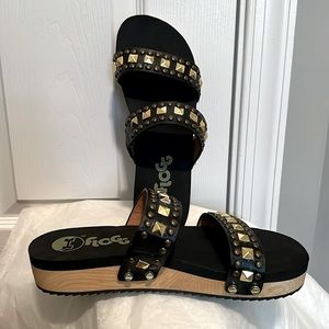Flogg slides black & gold size 7.5